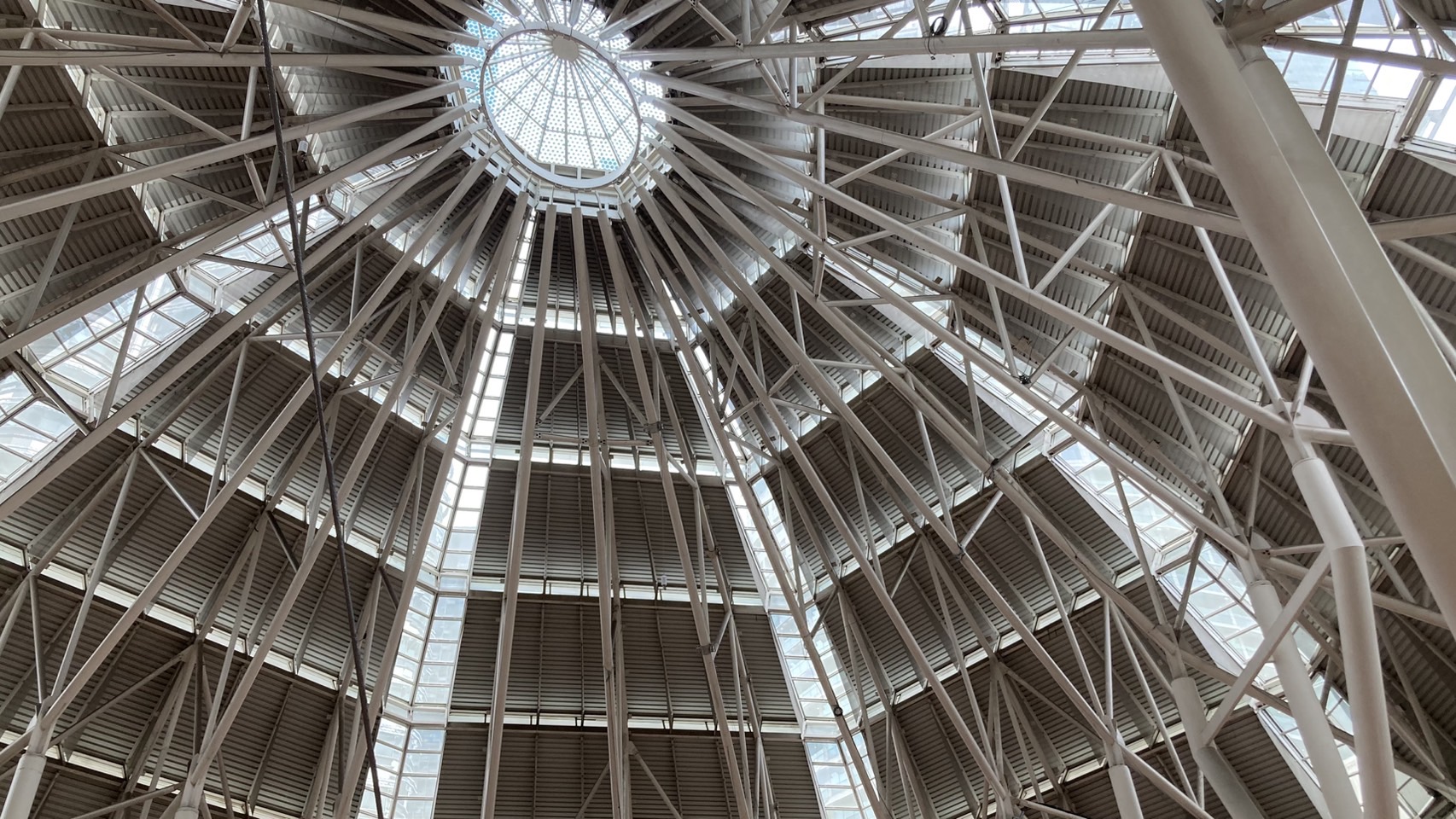 先日、ひさしぶりにKLCC（クアラルンプール・シティ・センター）に行ってきたんですが、 やっぱりあの場所は都会感MAXでキラキラしてて、気分がグッと上がりますね