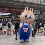 最近、マレーシアのショッピングモールや雑貨屋さんを歩いていると、やたらと目に入ってくる“Labubu（ラブブ）”というキャラクター。 耳が長くて、ちょっと悪そう